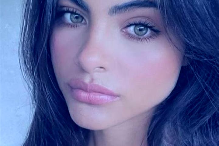 Sienna, 34, a dark blonde green-eyed indian companion based in Vahl-Ebersing. Offering Girlfriend Experience, Erotic Massage, Domination. Available for incal...