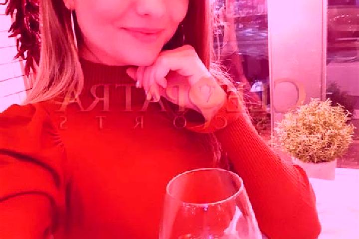Sienna, 34, a red brown-eyed asian companion based in Ottaviano. Offering Dinner Date, Striptease, OWO. Available for incall and outcall, day and evening dates.