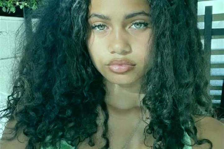 Sienna, 34, a red green-eyed mixed companion based in Los Griegos. Offering Overnight, GFE, CIM. Available for incall and outcall, overnight bookings available.