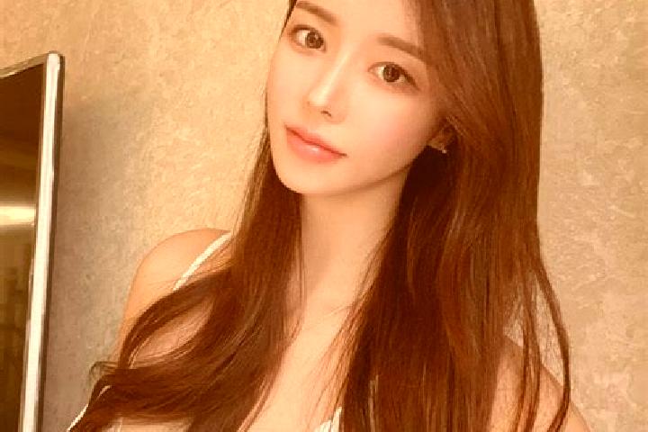 Sienna, 34 — Escort in Xitianwei, China