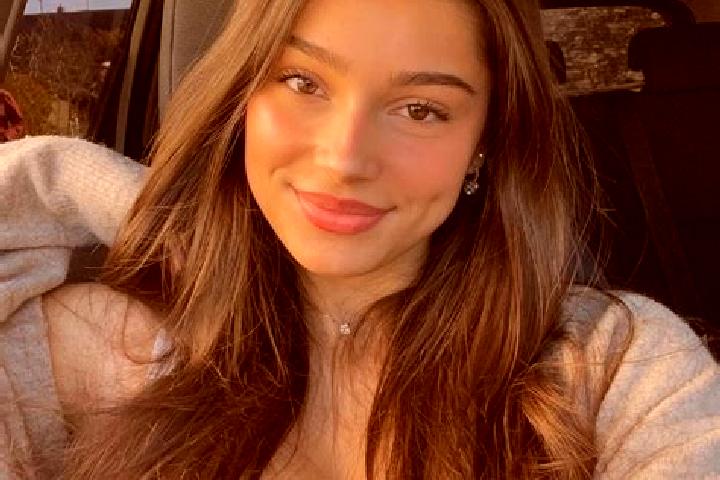 Sienna, 35, a brunette green-eyed slavic companion based in Hachimantai. Offering Striptease, OWO, Party Girl. Available for incall and outcall, day and even...