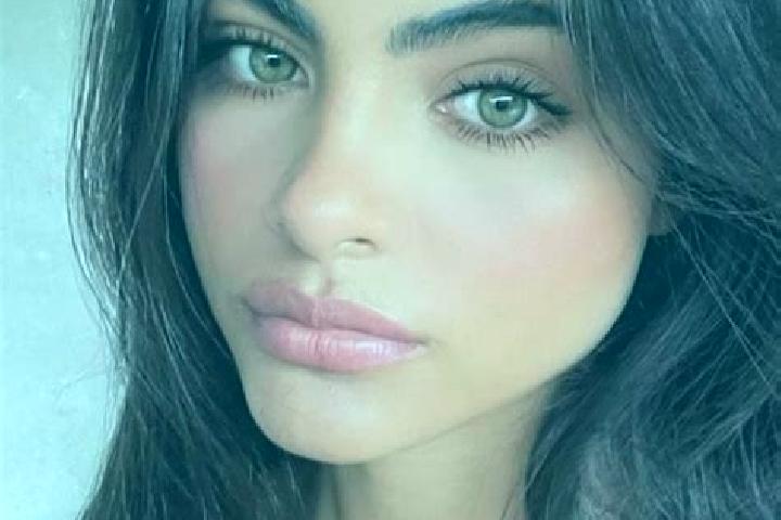 Sienna, 35, a red green-eyed indian companion based in Wanzenoed. Offering Roleplay, Duos, Prostate Massage. Available for incall and outcall, day and evenin...