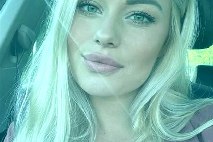 Sienna, 36, a blonde hazel-eyed mediterranean companion based in Breesport. Offering Prostate Massage, Girlfriend Experience, Roleplay, Striptease. Available...