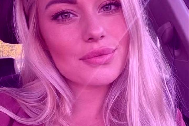 Sienna, 36, a blonde hazel-eyed middle eastern companion based in Ardres. Offering Deep French Kissing, Erotic Massage, Couples. Available for incall and out...