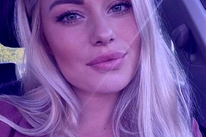 Sienna, 36, a blonde hazel-eyed mixed companion based in Gletterens. Offering Dinner Date, Travel Companion, BDSM, Fetish. Available for incall and outcall, ...