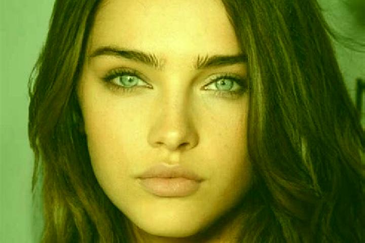 Sienna, 36, a brunette blue-eyed caucasian companion based in Magu. Offering BDSM, Roleplay, Duos. Available for incall and outcall, day and evening dates.