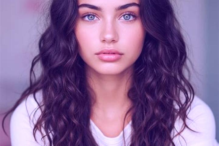 Sienna, 36, a brunette brown-eyed mediterranean companion based in Milan. Offering Couples, Fetish, Roleplay, Striptease. Available for incall and outcall, o...