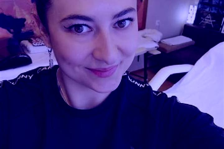 Sienna, 36, a brunette dark-eyed slavic companion based in Viile Satu Mare. Offering Massage, Erotic Massage, 69, CIM, Tantra. Available for incall and outca...