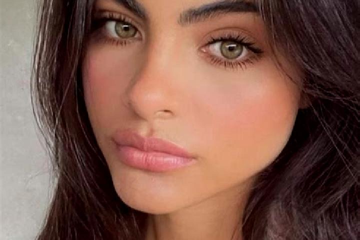 Sienna, 36, a brunette green-eyed mediterranean companion based in Bisbee. Offering Domination, GFE, Deep French Kissing, Party Girl. Available for incall an...
