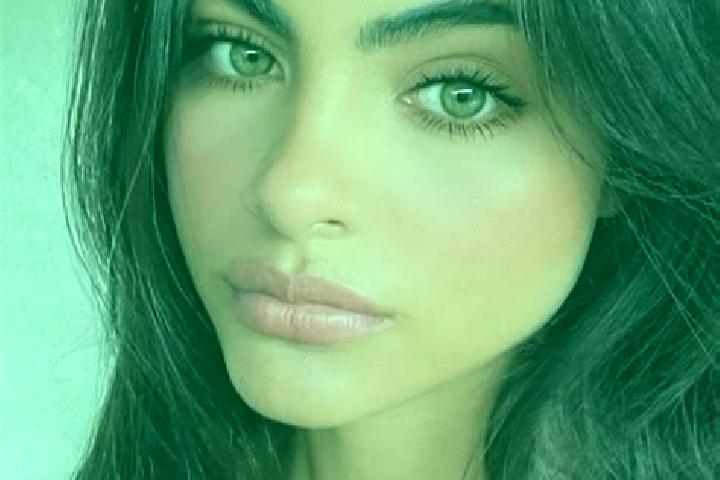 Sienna, 36, a chestnut dark-eyed caucasian companion based in Rijkel. Offering CIM, Domination. Available for incall and outcall, day and evening dates.