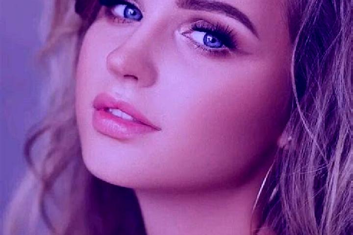 Sienna, 36, a dark blonde blue-eyed european companion based in Baymak. Offering A-Level, Travel Companion, Erotic Massage, Girlfriend Experience. Available ...