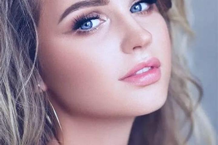 Sienna, 36, a dark blonde blue-eyed mediterranean companion based in Bagnaria Arsa. Offering Massage, Party Girl, A-Level. Available for incall and outcall, ...