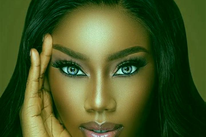 Sienna, 36, a red blue-eyed ebony companion based in Tegalgunung. Offering Roleplay, 69, BDSM, Party Girl. Available for incall and outcall, overnight bookin...
