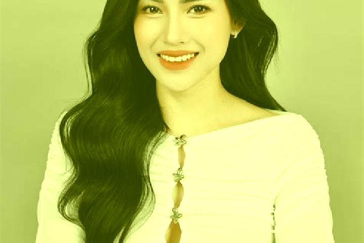 Sienna, 36 — Escort in Chi Linh, Vietnam