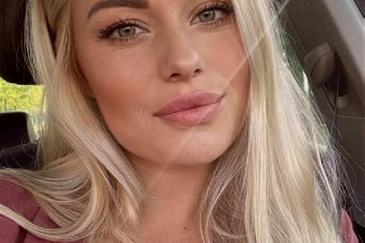 Sienna, 38, a blonde hazel-eyed mixed companion based in Edinboro. Offering Girlfriend Experience, Couples, Travel Companion. Available for incall and outcal...