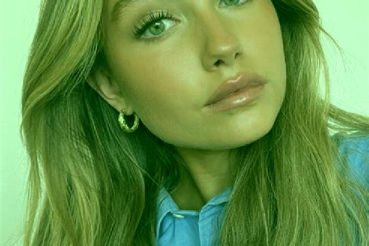Sienna, 38, a dark blonde green-eyed caribbean companion based in Tanakbeak Daye. Offering Striptease, GFE, Prostate Massage, Travel Companion. Available for...