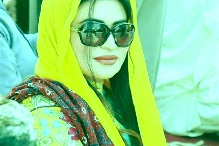 Sienna, 38 — Escort in Mirpur Sakro, Pakistan
