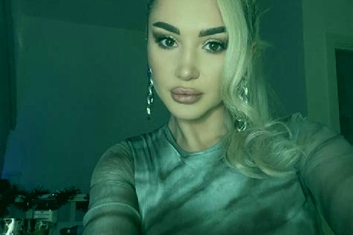 Sienna, 39, a auburn amber-eyed middle eastern companion based in Eurasburg. Offering Erotic Massage, Travel Companion, GFE, BDSM, Fetish. Available for inca...
