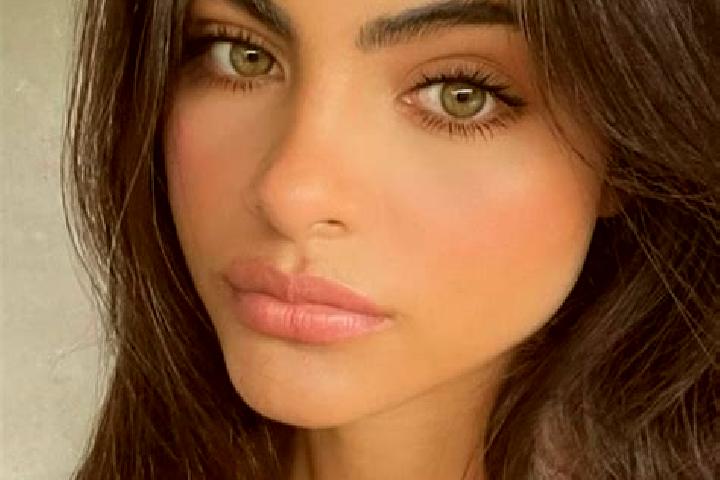 Sienna, 39, a brunette green-eyed latina companion based in Grapeland. Offering Tantra, OWO, CIM. Available for incall and outcall, day and evening dates.