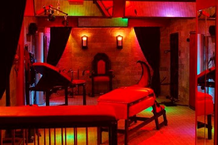 Sienna, 39, a red grey-eyed european companion based in Yasnogorsk. Offering Overnight, Domination, BDSM, Party Girl, Fetish. Available for incall and outcal...