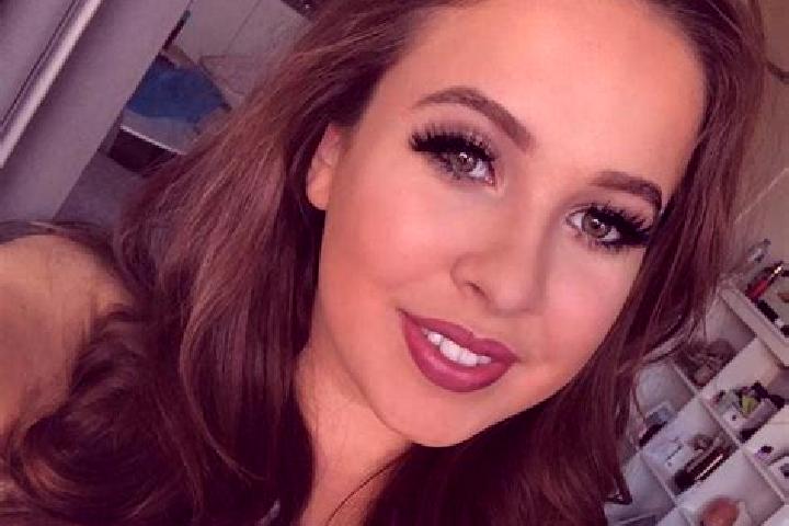 Sofia, 20, a auburn amber-eyed mediterranean companion based in Ripollet. Offering Overnight, Party Girl, Duos, Striptease. Available for incall and outcall,...
