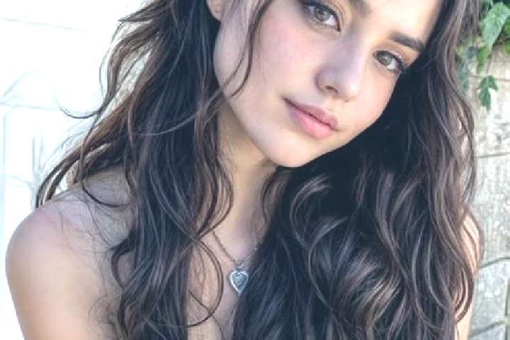 Sofia, 20, a auburn brown-eyed middle eastern companion based in Monte Obscuro. Offering CIM, Tantra, Striptease. Available for incall and outcall, overnight...
