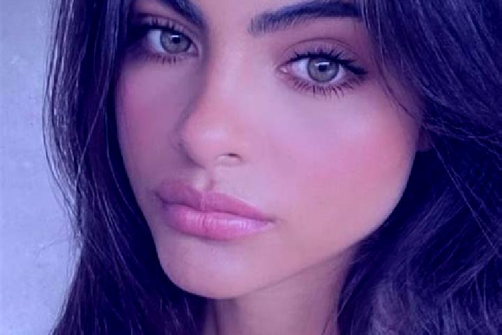 Sofia, 20, a brunette green-eyed ebony companion based in Ashley. Offering Tantra, Couples, BDSM. Available for incall and outcall, day and evening dates.
