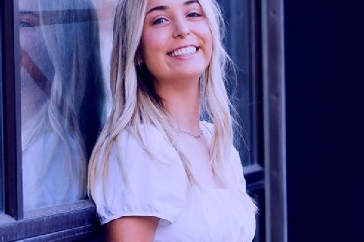 Sofia, 20 — Escort in Pewaukee, United States
