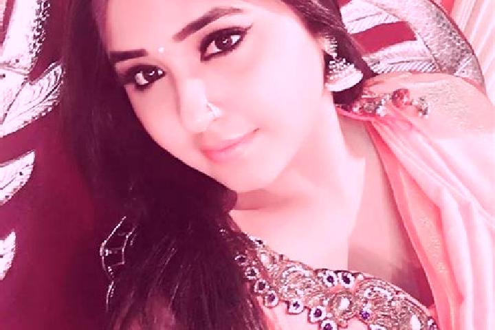 Sofia, 20 — Escort in Teghra, India