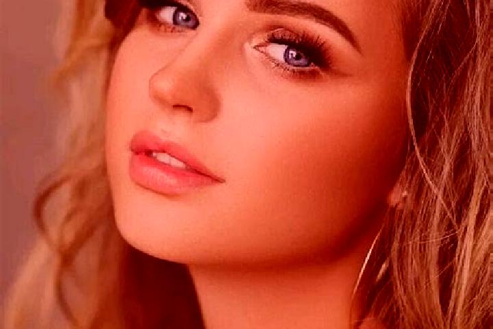 Sofia, 21, a dark blonde blue-eyed mediterranean companion based in Palasa. Offering Fetish, Massage, Roleplay. Available for incall and outcall, day and eve...