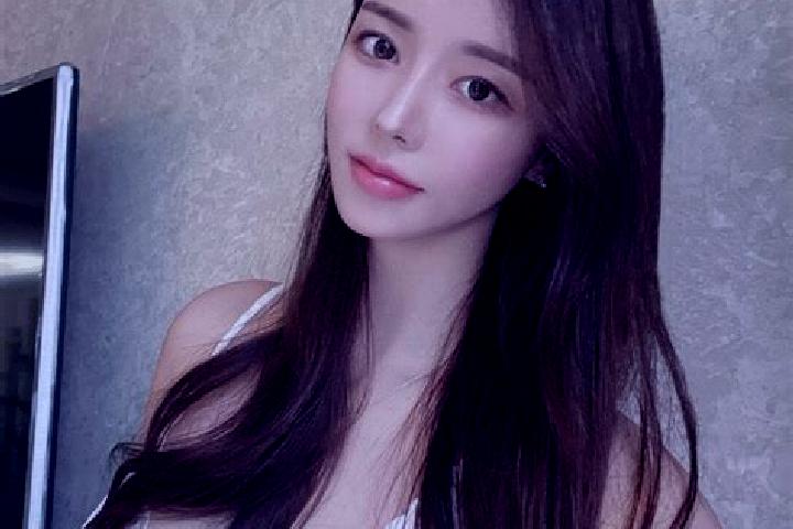 Sofia, 21 — Escort in Huizhai, China