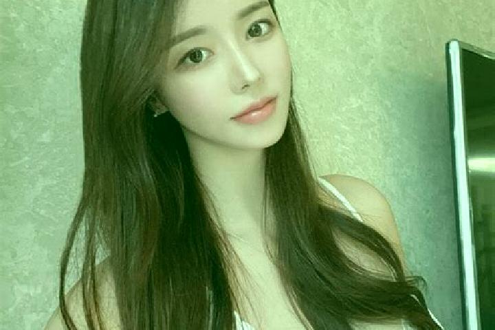 Sofia, 21 — Escort in Yahe, China