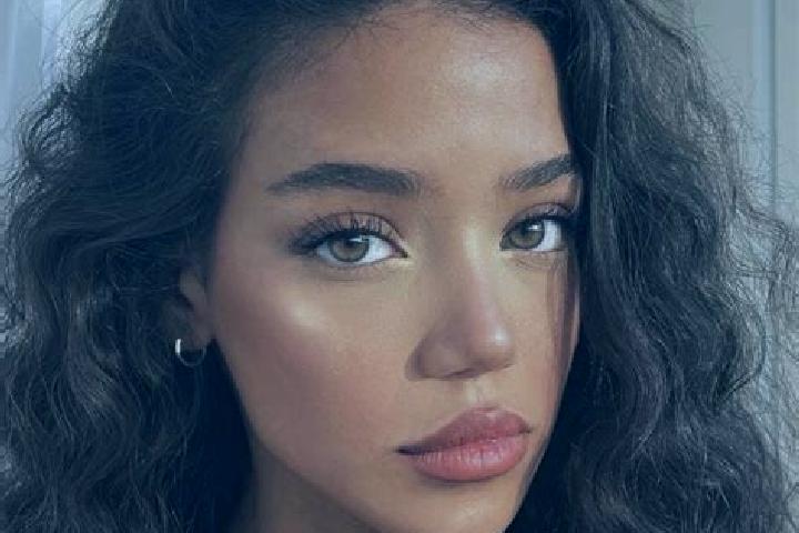 Sofia, 22, a black brown-eyed caucasian companion based in Panzarai. Offering BDSM, Erotic Massage, Duos. Available for incall and outcall, day and evening d...