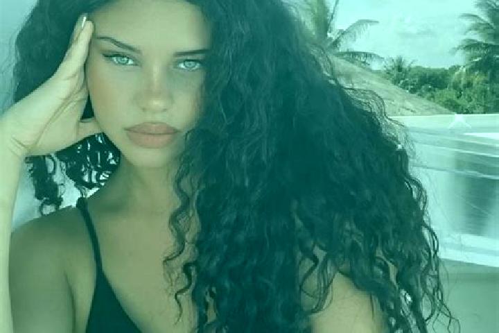 Sofia, 22, a black grey-eyed latina companion based in Coruripe. Offering 69, Dinner Date, Fetish, Massage. Available for incall and outcall, overnight booki...