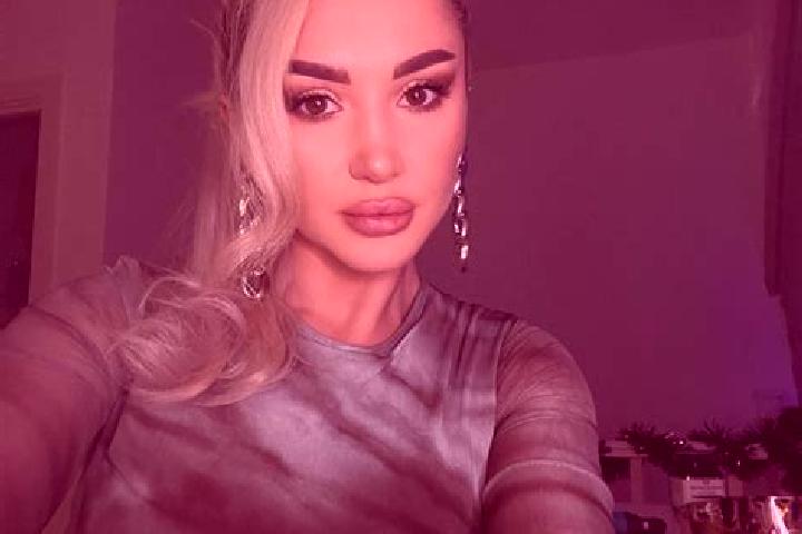 Sofia, 22, a blonde amber-eyed middle eastern companion based in West Tamworth. Offering GFE, Fetish, BDSM, Roleplay. Available for incall and outcall, day a...