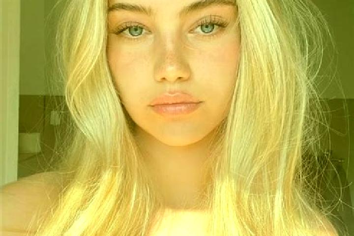 Sofia, 22, a blonde blue-eyed indian companion based in Cramoisy. Offering A-Level, Massage. Available for incall and outcall, day and evening dates.