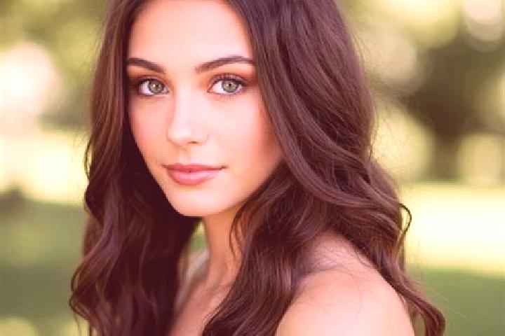 Sofia, 22, a brunette hazel-eyed mixed companion based in Ville-sur-Jarnioux. Offering Couples, Party Girl. Available for incall and outcall, day and evening...
