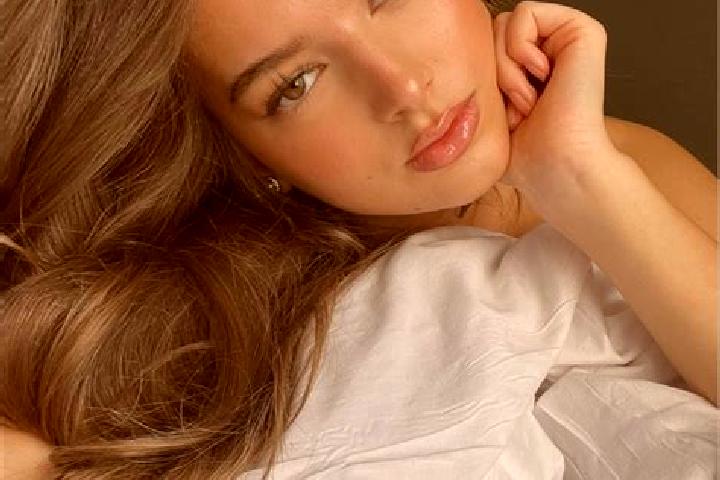 Sofia, 22, a chestnut blue-eyed latina companion based in Oistins. Offering Girlfriend Experience, Domination, Striptease, Erotic Massage, Tantra. Available ...