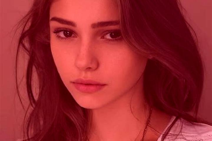 Sofia, 22, a chestnut brown-eyed slavic companion based in Pogorzyce. Offering Roleplay, Couples, Duos. Available for incall and outcall, day and evening dates.