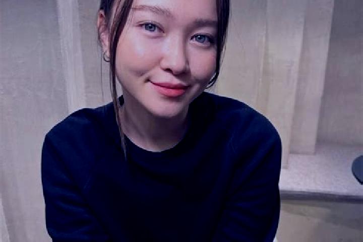 Sofia, 22, a dark blonde blue-eyed asian companion based in Bueriis. Offering BDSM, Fetish, GFE, Dinner Date. Available for incall and outcall, day and eveni...