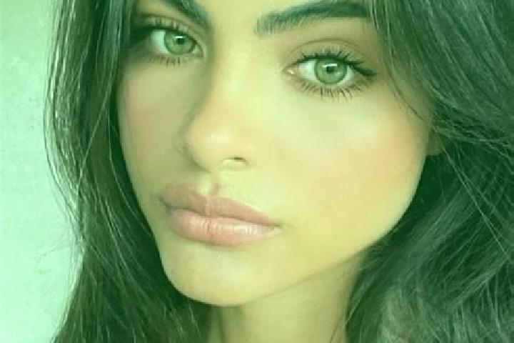 Sofia, 23, a auburn dark-eyed european companion based in Watansoppeng. Offering Dinner Date, Deep French Kissing, 69, Massage. Available for incall and outc...