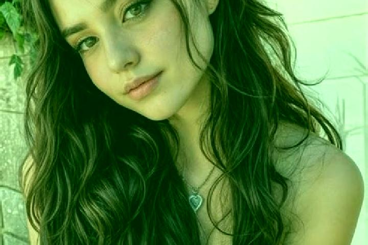 Sofia, 23, a brunette hazel-eyed mediterranean companion based in Nayland. Offering Domination, CIM, Striptease, Roleplay. Available for incall and outcall, ...