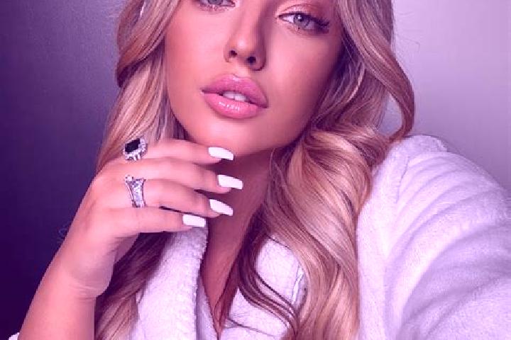 Sofia, 23 — Escort in Koeprueoeren, Turkey