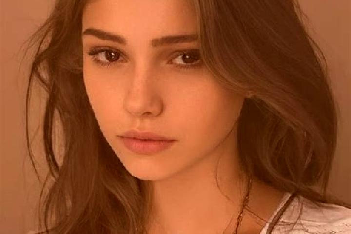 Sofia, 24, a chestnut dark-eyed slavic companion based in Gwynneville. Offering Overnight, Erotic Massage, Deep French Kissing. Available for incall and outc...