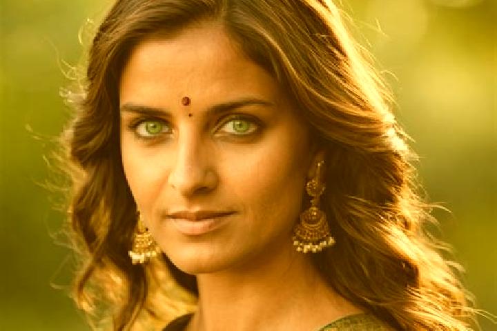 Sofia, 24, a chestnut green-eyed indian companion based in Sache. Offering BDSM, Duos. Available for incall and outcall, day and evening dates.