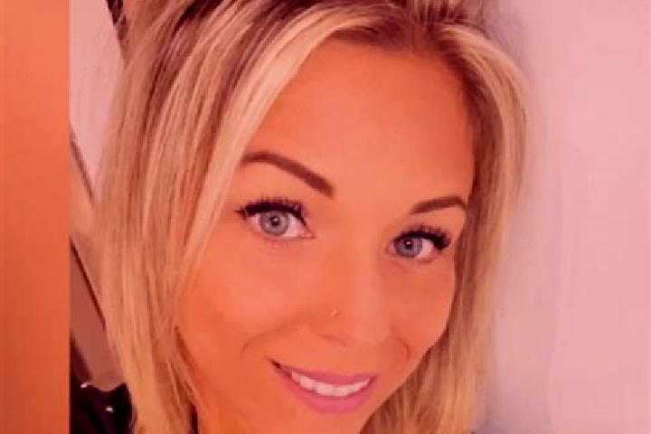 Sofia, 24 — Escort in Boisset-les-Montrond, France