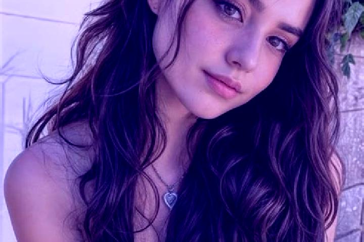 Sofia, 25, a auburn amber-eyed middle eastern companion based in Casahuatlan. Offering Deep French Kissing, GFE, Striptease. Available for incall and outcall...