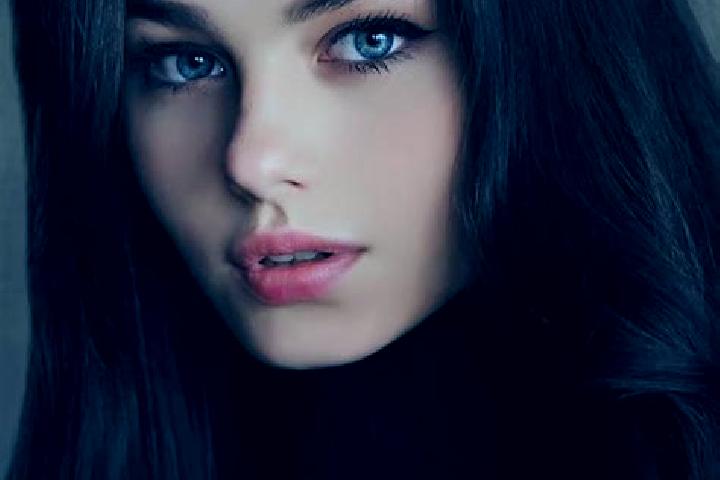 Sofia, 25, a auburn amber-eyed slavic companion based in Guling. Offering CIM, Erotic Massage, Deep French Kissing. Available for incall and outcall, overnig...