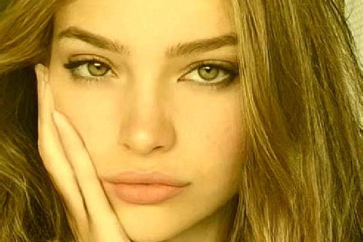 Sofia, 25, a brunette green-eyed caribbean companion based in Castrignano del Capo. Offering Erotic Massage, Couples, OWO, Deep French Kissing. Available for...