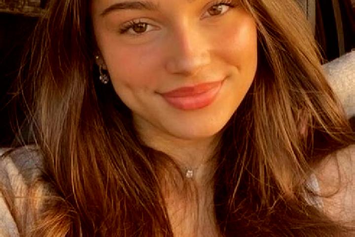 Sofia, 25, a chestnut hazel-eyed caucasian companion based in Baiculesti. Offering Duos, Erotic Massage, A-Level. Available for incall and outcall, overnight...
